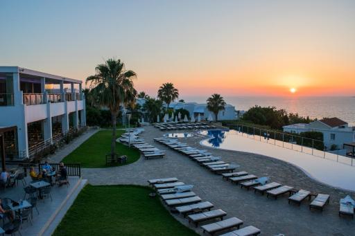 Theo Sunset Bay Hotel - Housity