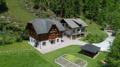 Turistična kmetija Čerček - Housity