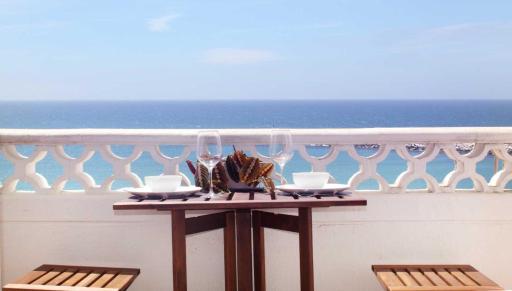 Oceanfront Apartment right in the Center - Housity