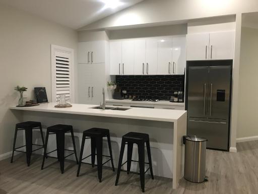 Luxury 2br home with King, 5 star private & close - Housity