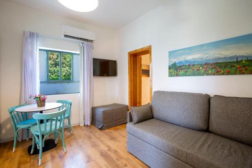 Kibbutz Malkiya Travel Hotel - Housity