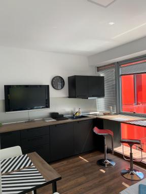 Lilia 3 Self-Check in apartment with hot water despite prevention in the neighborhood, food and drink shop open until 10 pm and free parking area next ot 24 hours food and drink shop and free parking area - Housity