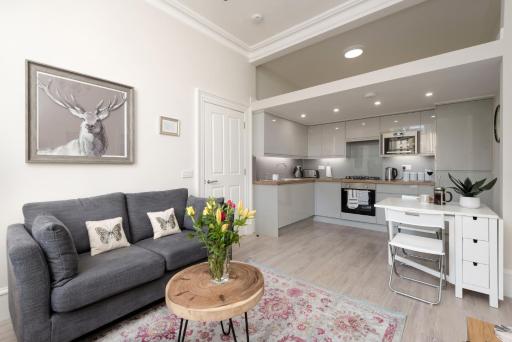 The Home Street Residence - Housity