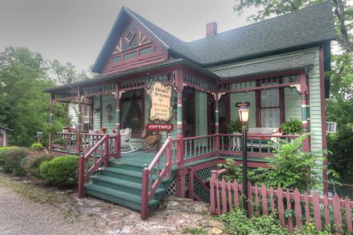 Hidden Springs Bed and Breakfast - Housity