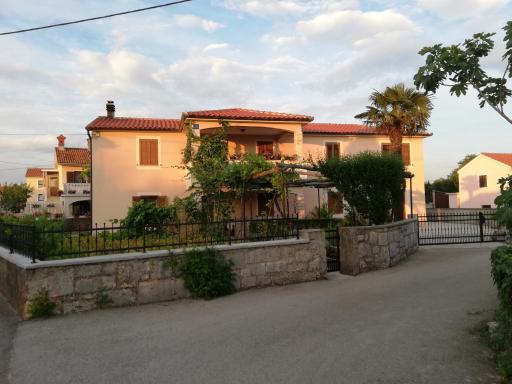 Apartments Drpic - Housity