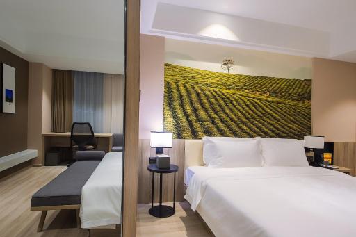 Atour Hotel (Zhuji Xishi Hometown) - Housity
