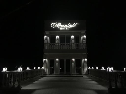 Moonlight Hotel - Housity