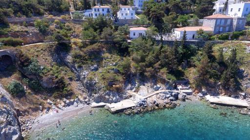 Douskos Beach House - Housity