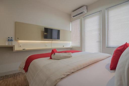 RedDoorz Apartment @ Sentul Tower - Housity