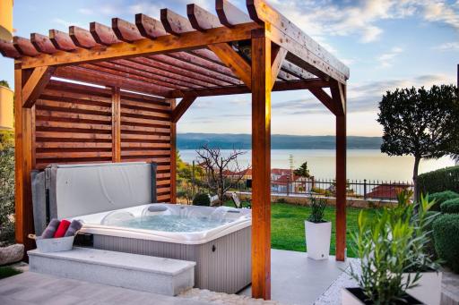 Apartments and rooms Anka - with open jacuzzi - Housity