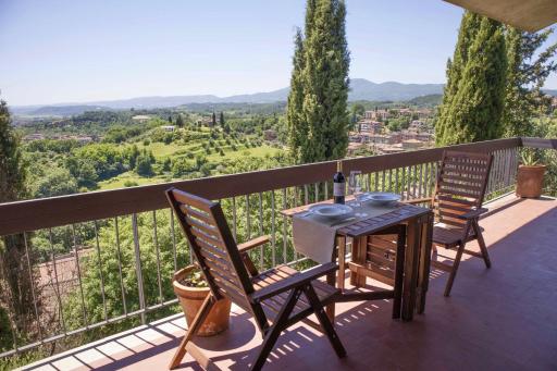Villa Donatelli - Spacious Panoramic Villa, Perfect for Visiting Tuscany - Housity