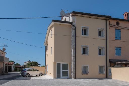 LANA house with apartments - Housity