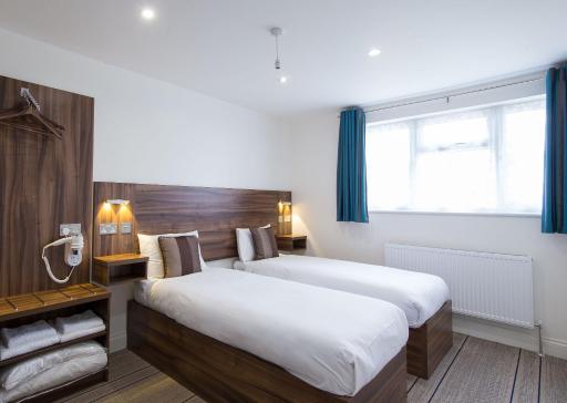Heathrow-Windsor Guest House - Housity