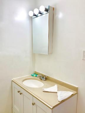 White Caps Motel - Housity
