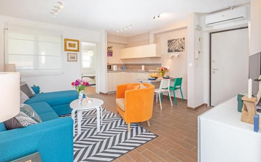 RozART - river marina apartment with free parking - Housity