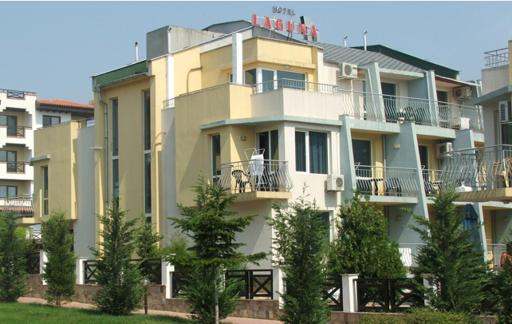 Beach Хотел Лагуна - Housity