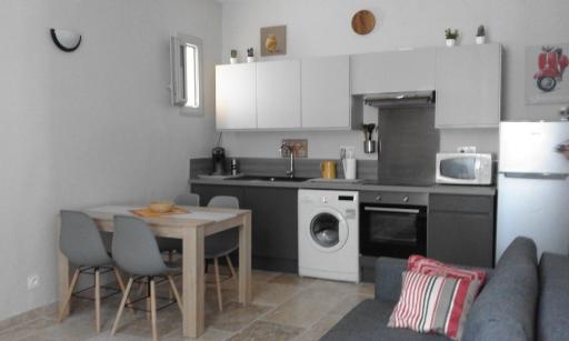 ST REMY DE PROVENCE PROCHE CENTRE VILLE - Parking privé - Housity