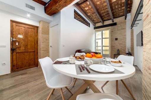 FLORIT FLATS - CATHEDRAL LUXURY TERRACE FLAT 2BR 2BA AC Wifi - Housity