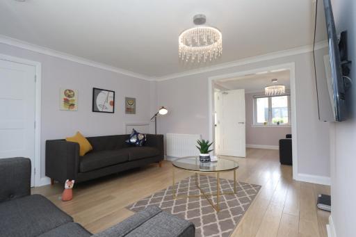 Dunfermline - Luxury 3 bedroom 2 bathroom detached house with garden - Housity