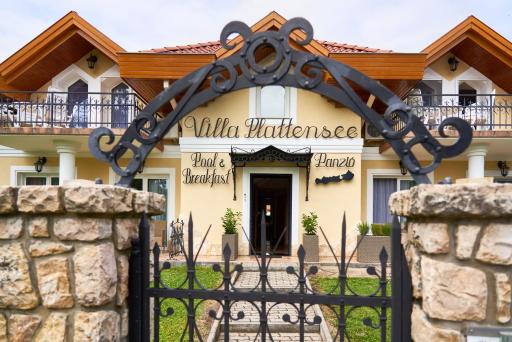 Beachfront Villa Plattensee - Housity