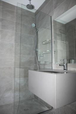 Dionysos Central - Housity