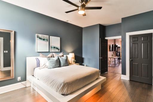 Luxury Apt w/ Spectrum Mood Lighting - Historic Cherokee Street Antique Row - Housity