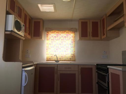 Caravan Seaside Holiday - Housity