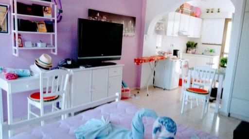 Yiota's Cute Studio - Housity