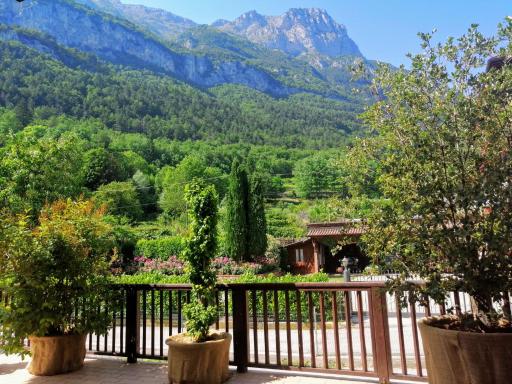 Mountain View Family Farm - Housity