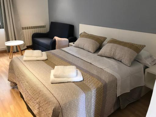 Hostal Casiano Camarasa - Housity