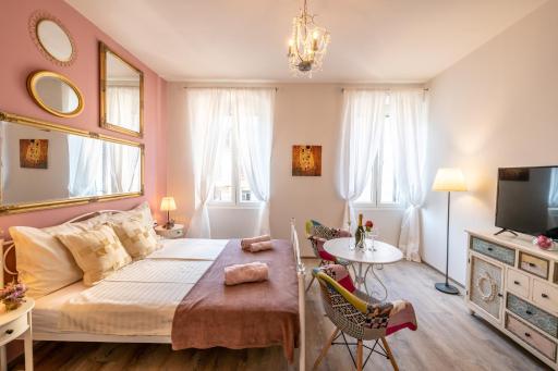 Old City Romantic Studios 3 - Housity