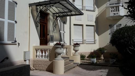 House of Flowers - Housity