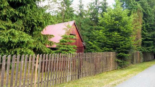 Chatka Nad Strumieniem - Housity