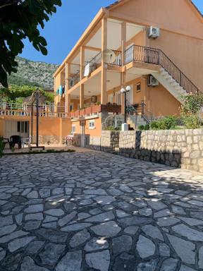 Apartments in villa Viktoria - Housity