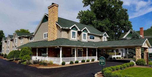 Hearthstone Inn & Suites - Housity