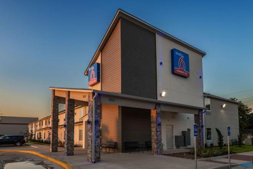 Studio 6 Lake Charles - Housity