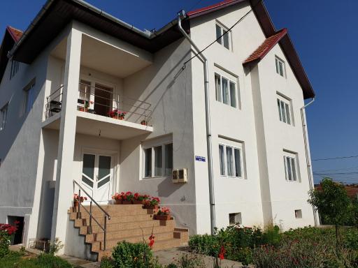 Monica's - Housity