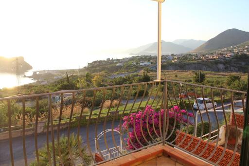 Elegante Casa Vistamare Villaggio del Bridge - Housity