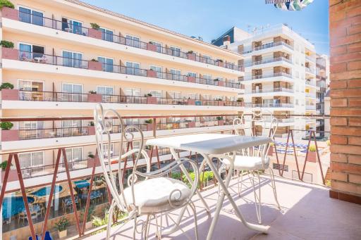 HomeHolidaysRentals Doris - Housity