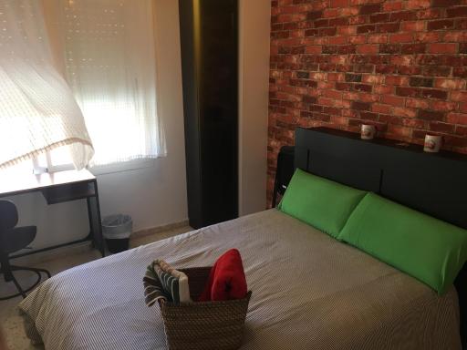 Beach, City & Gibraltar (Shared Apartment) - Housity