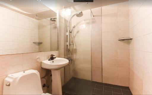 Prince Hotel - Housity