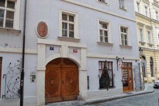 U Cervene zidle - Red Chair Hotel - Housity