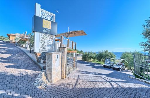 Golden Haven Luxe Bungalow Resort - Housity