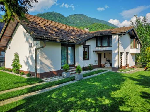 Holiday House Red Deer - Housity