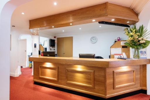 The Queens Hotel - Housity