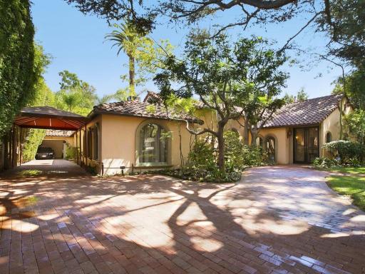 Villa Teresita - Beautifully gated Mediterranean estate - Housity