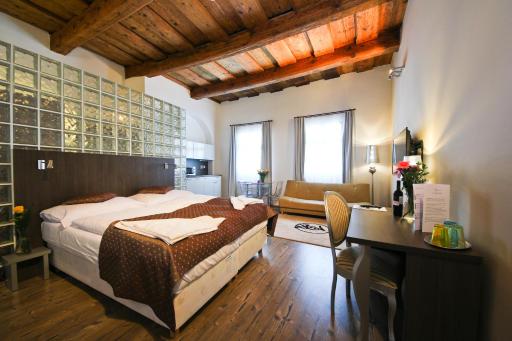 Hotel U Tří hrušek suites & apartments - Housity