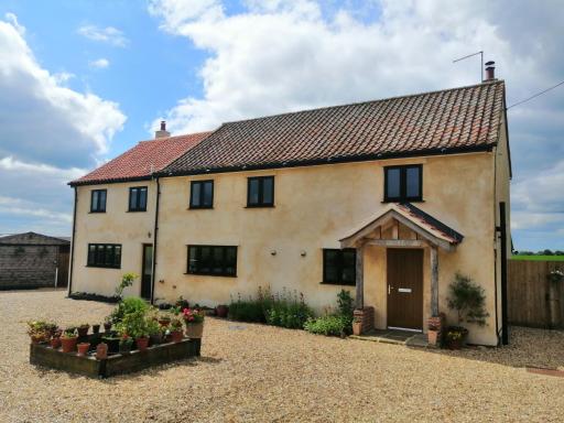 FIELDVIEW FARMHOUSE BED AND BREAKFAST - Housity