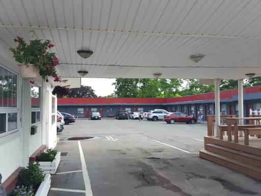 Niagara Inn & Suites - Housity