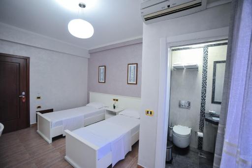 Iliria Internacional Hotel - Housity